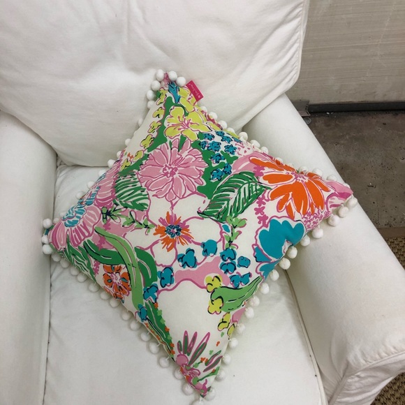 Lillie for Target indoor/Outdoor pillows - Picture 3 of 8